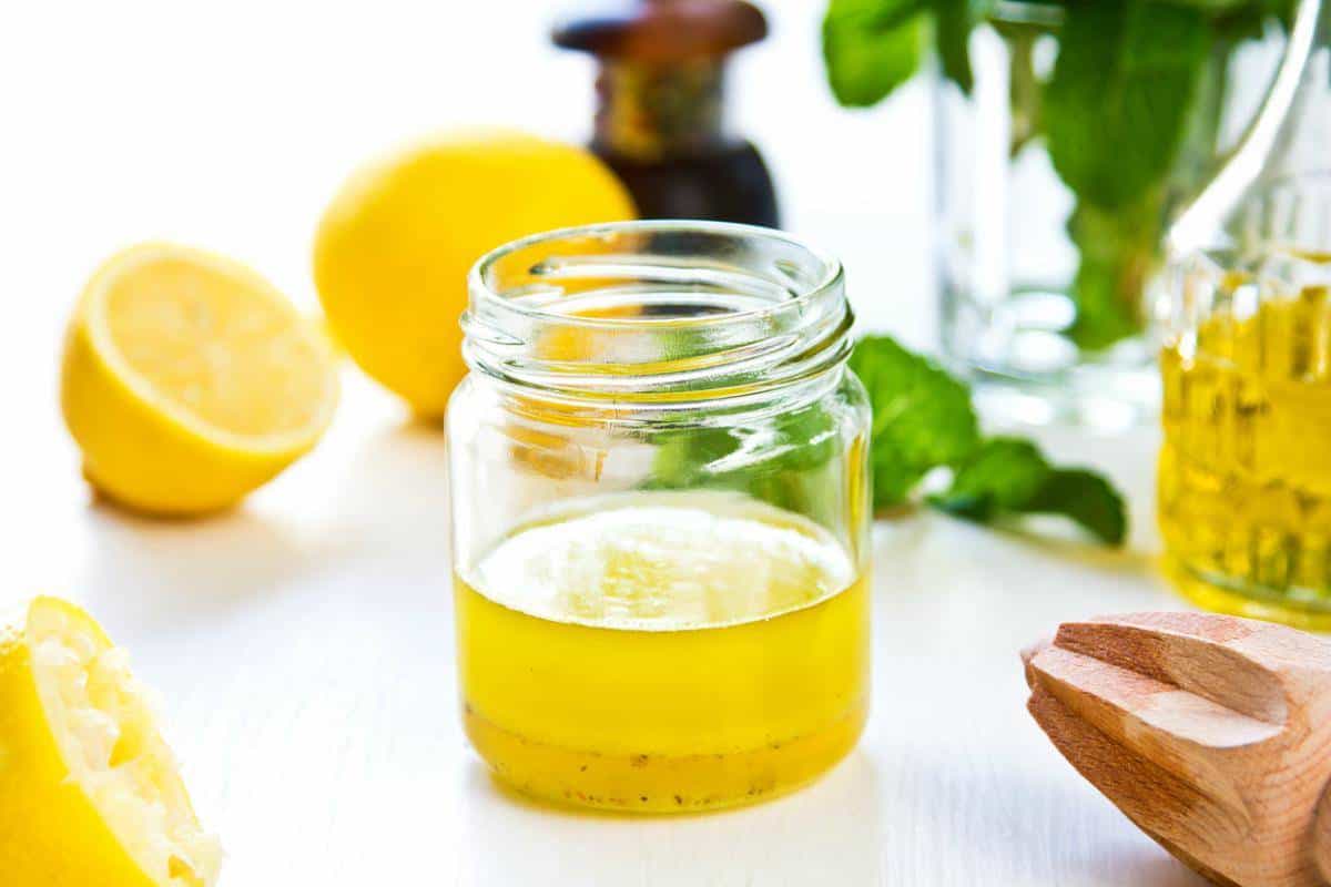 Saiba por que tomar azeite com limão diariamente