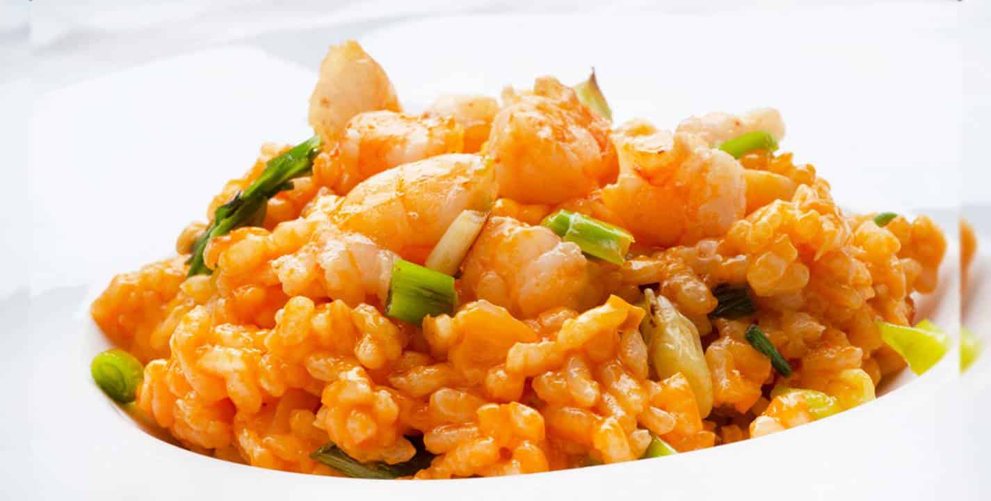 Refeição com arroz e camarão em 15 minutos: tchau gordura, olá proteína!
