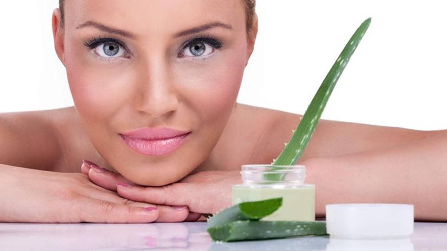 Como utilizar Aloe Vera para iluminar a pele e eliminar rugas profundas