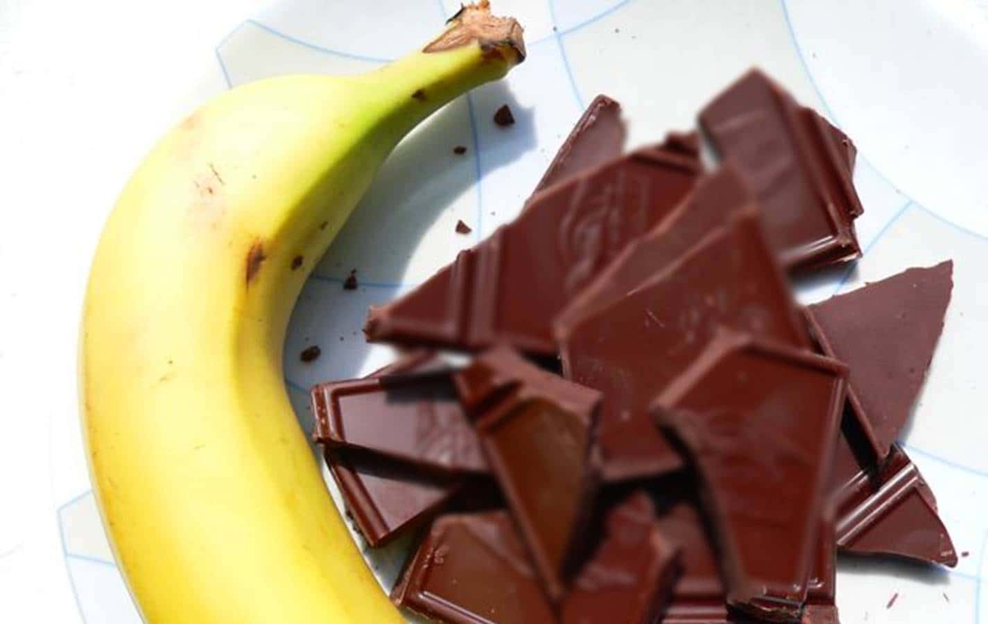 Apenas com banana e chocolate você faz essa sobremesa fácil e deliciosa