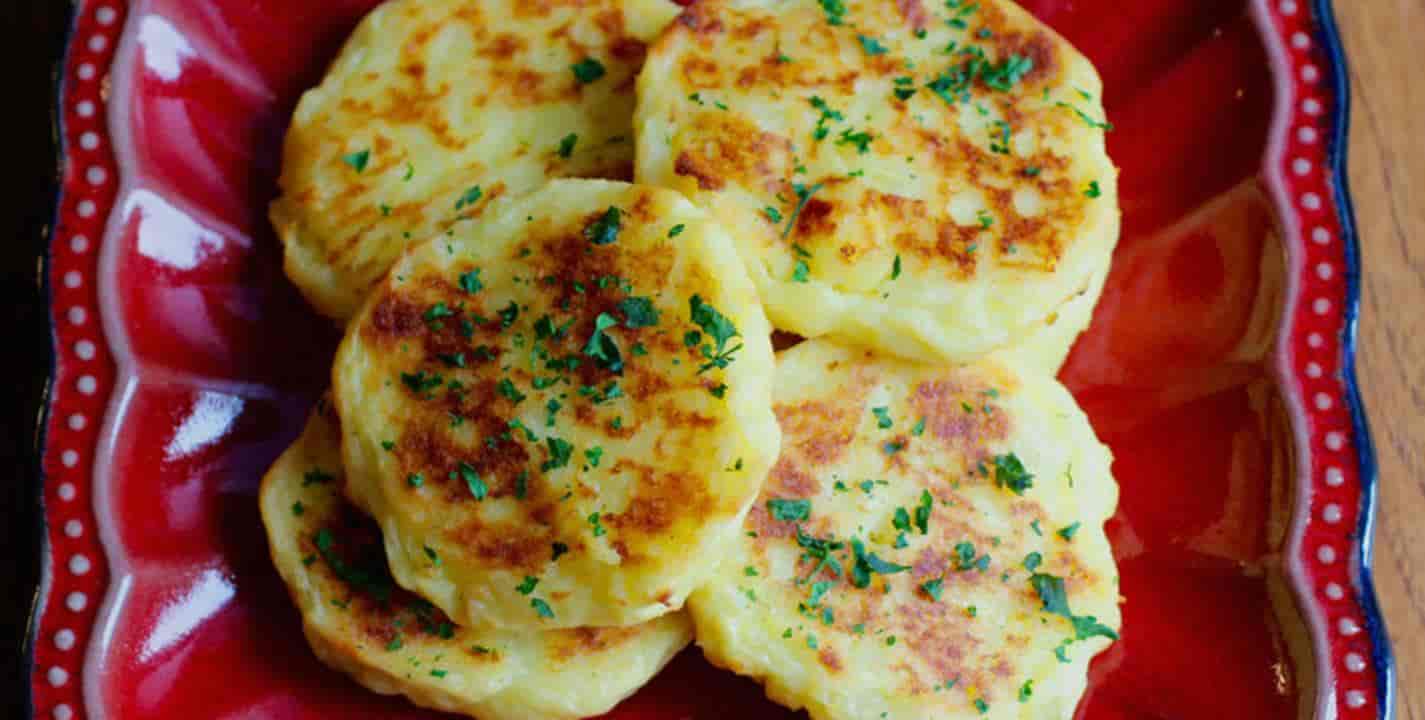 Receita saborosa e nutritiva de batata frita com queijo pronta em 10 minutos