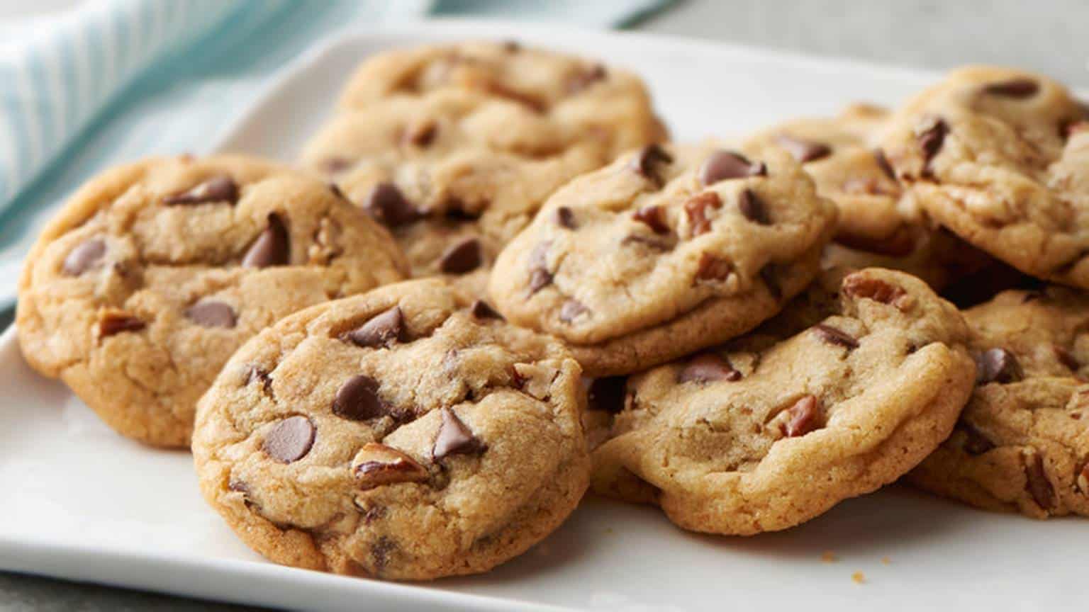 Como fazer biscoitos cookies amanteigados com gotas de chocolate