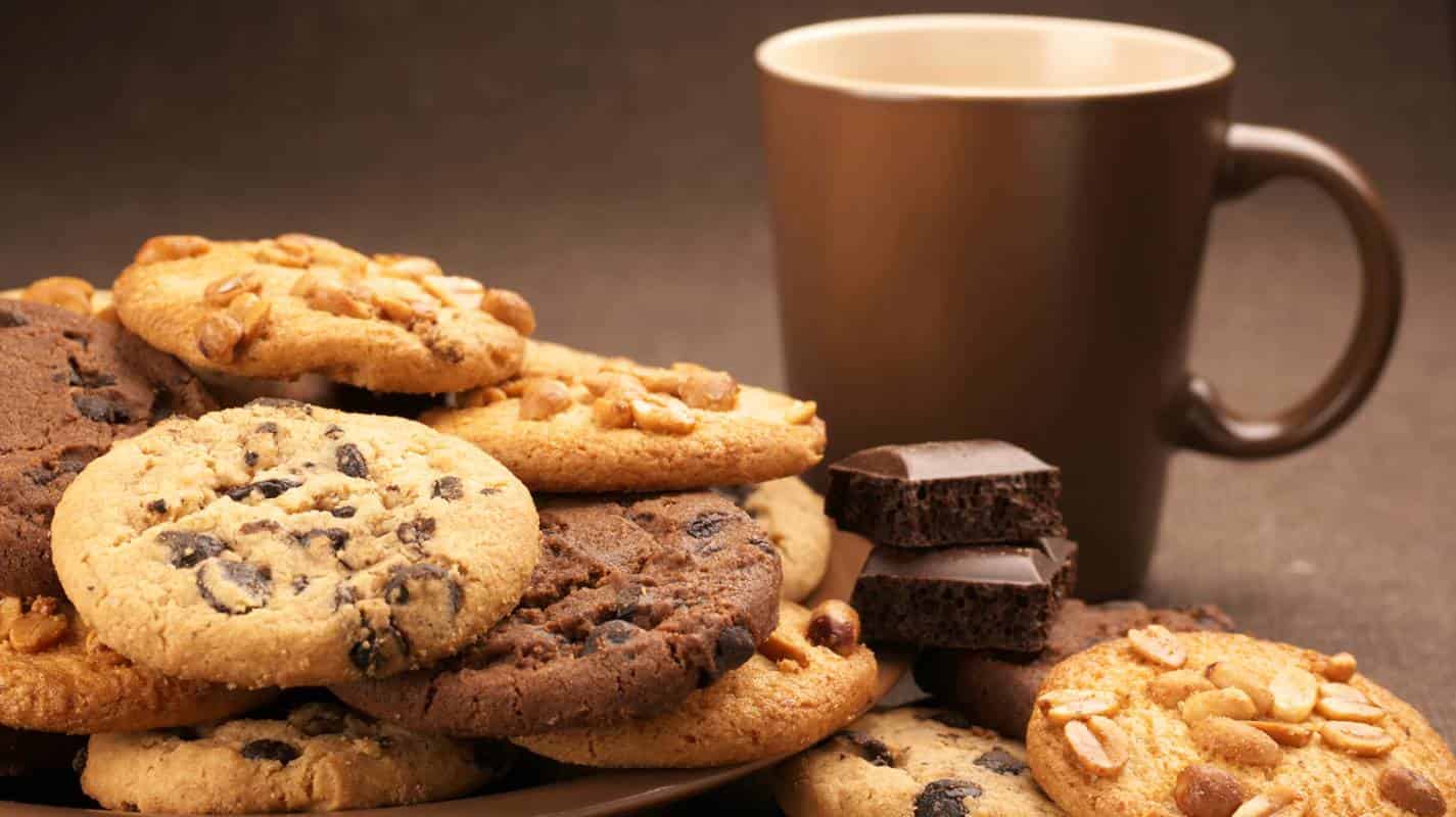 Saboreie estes biscoitos com gotas de chocolate com smoothie de café (receitas)