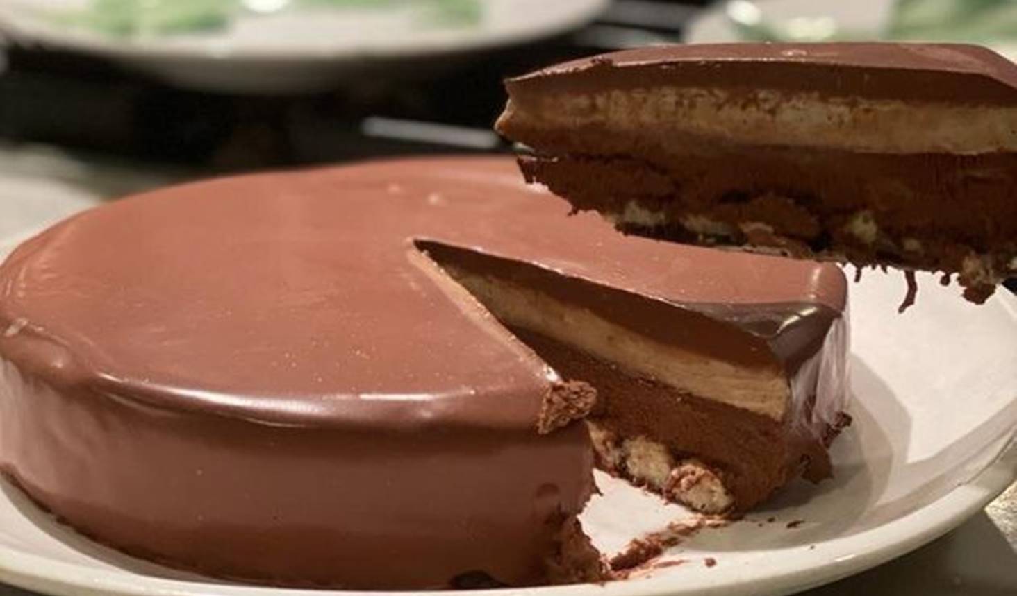 Aprenda a preparar um bolo incrível de quatro chocolates