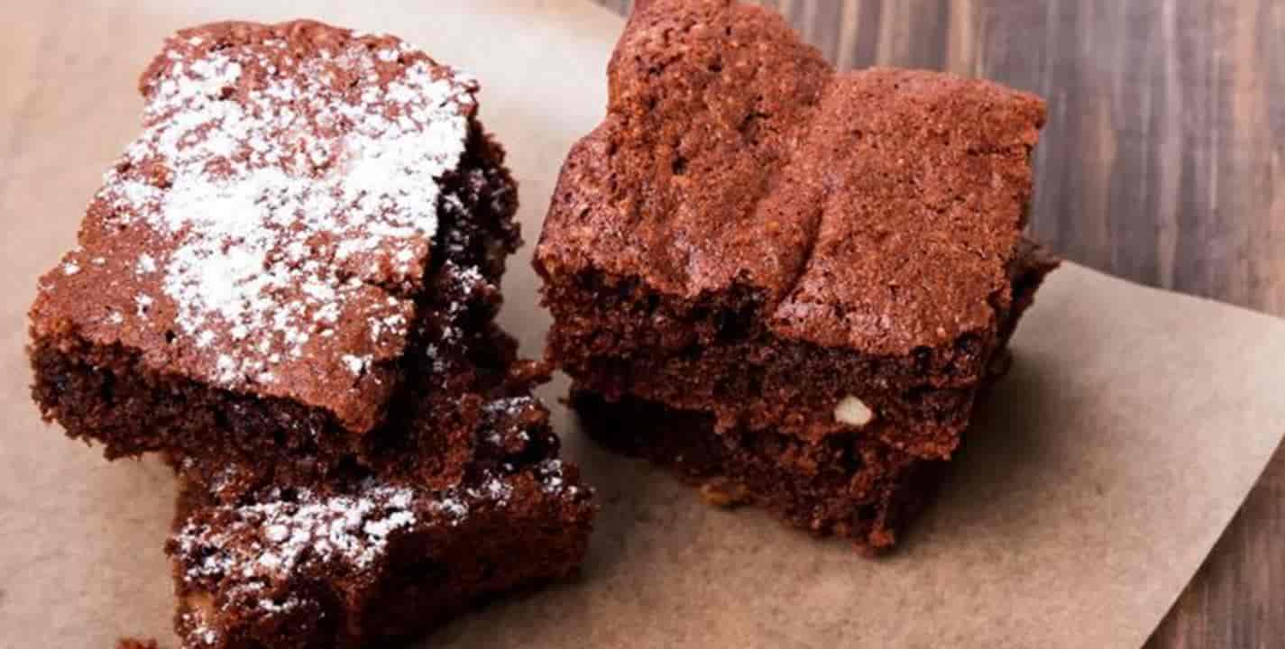 Uma forma rápida e fácil de preparar brownie no micro-ondas (10 minutos)