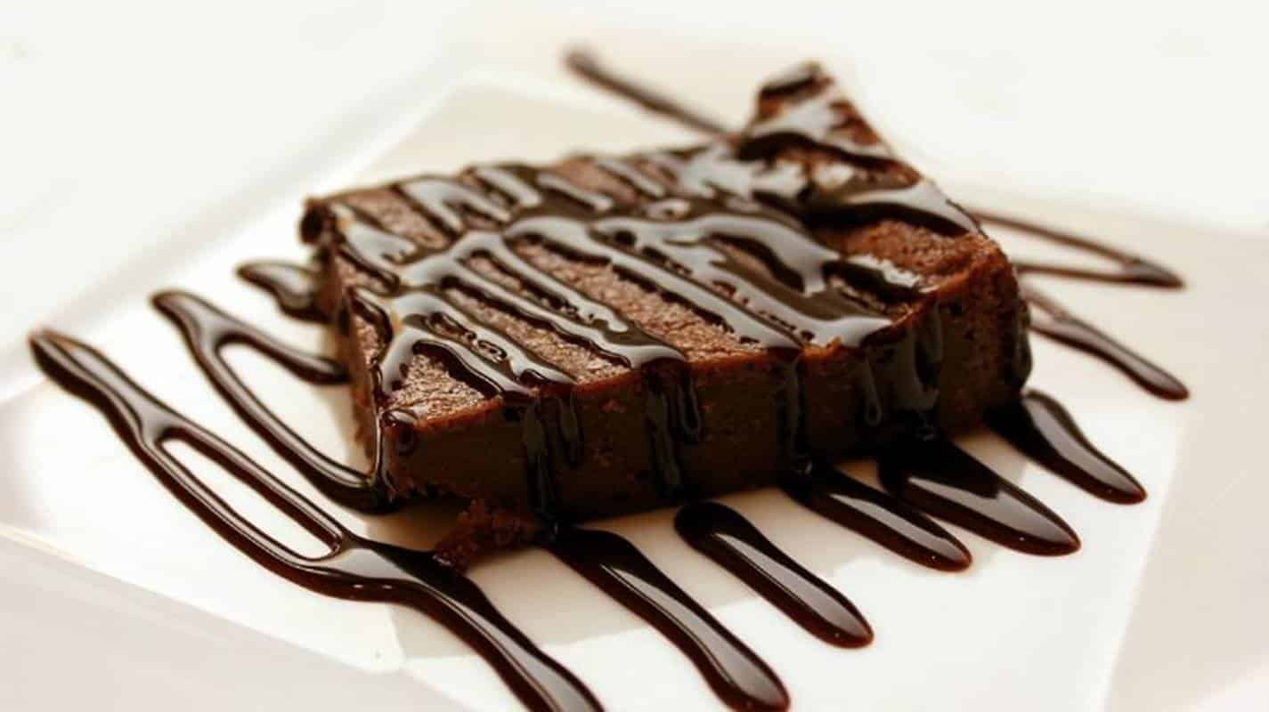 Não quebre a dieta: Faça esses brownies deliciosos sem farinha