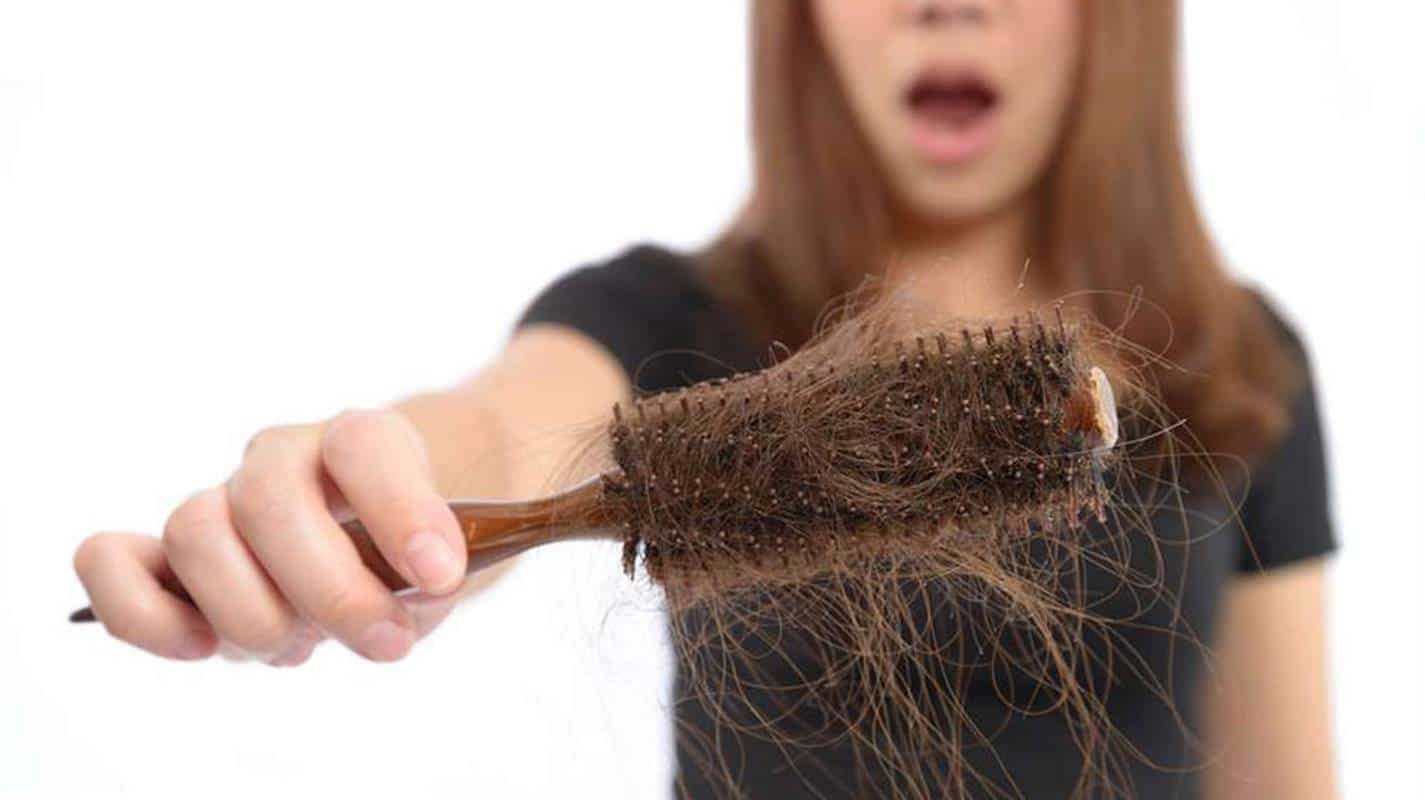 Esqueça a queda de cabelo adicionando esses ingredientes naturais ao seu shampoo