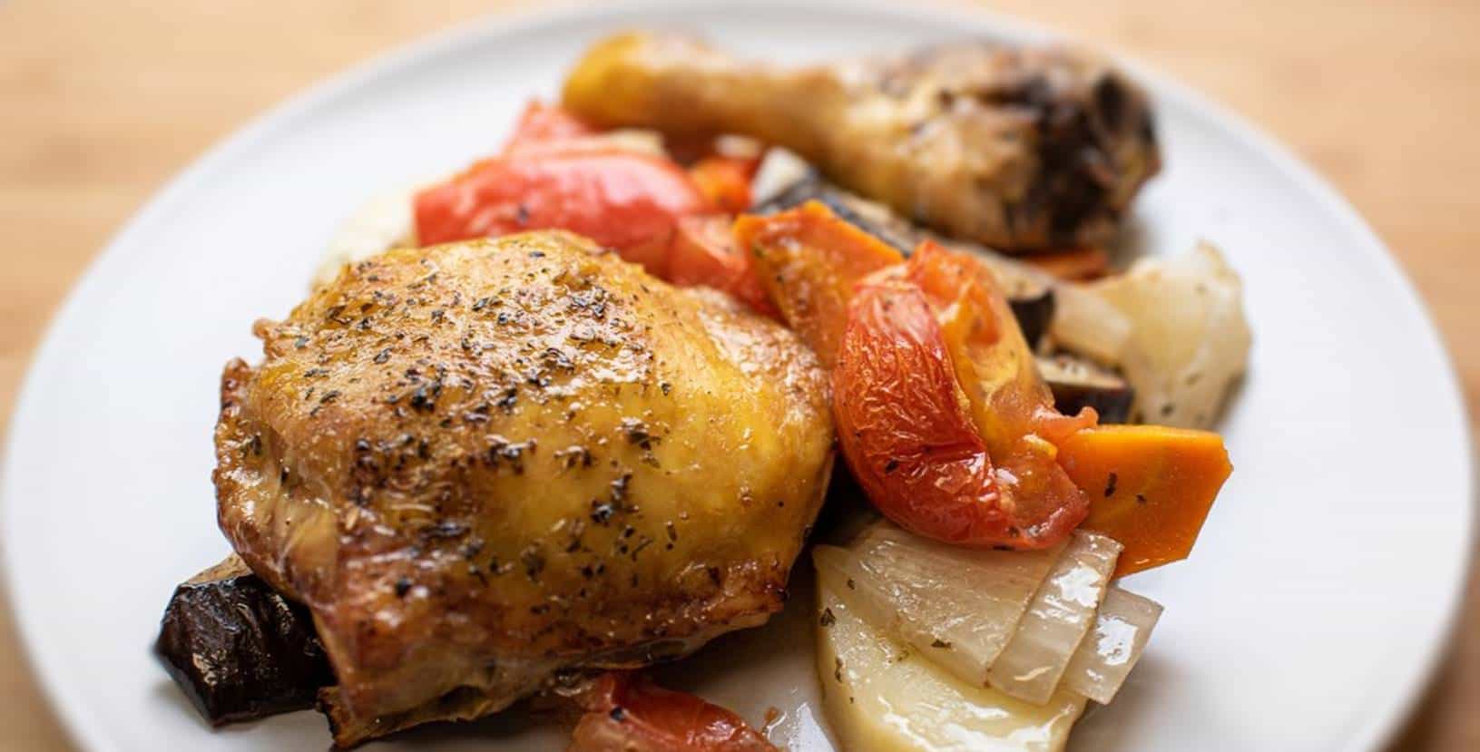 Receita super fácil de cozinhar frango assado com batatas para o fim de semana