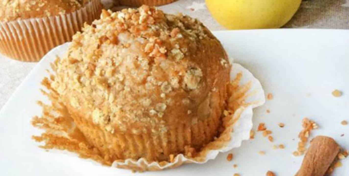 Divirta-se com deliciosos muffins veganos de maçã e canela