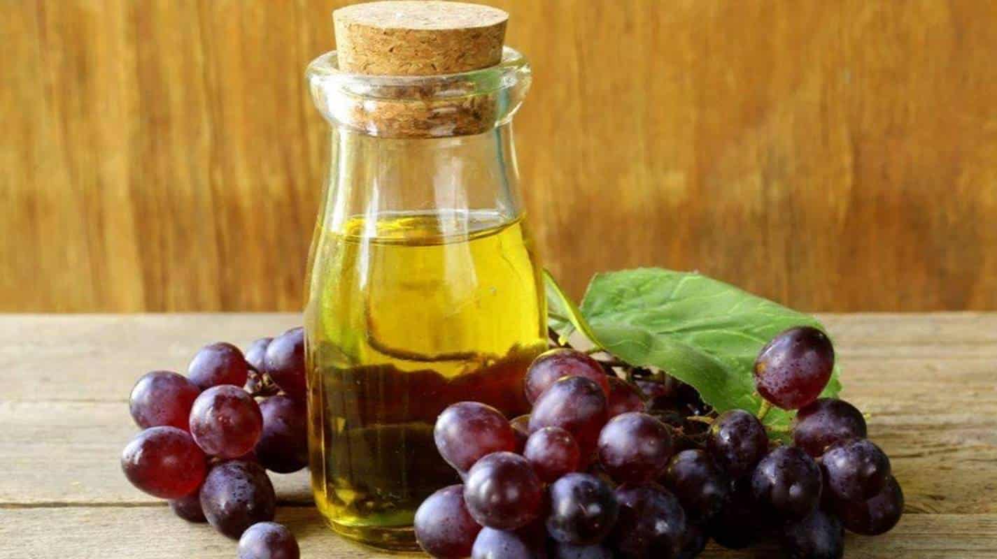 Conheça os poderosos benefícios do óleo de semente de uva para a pele