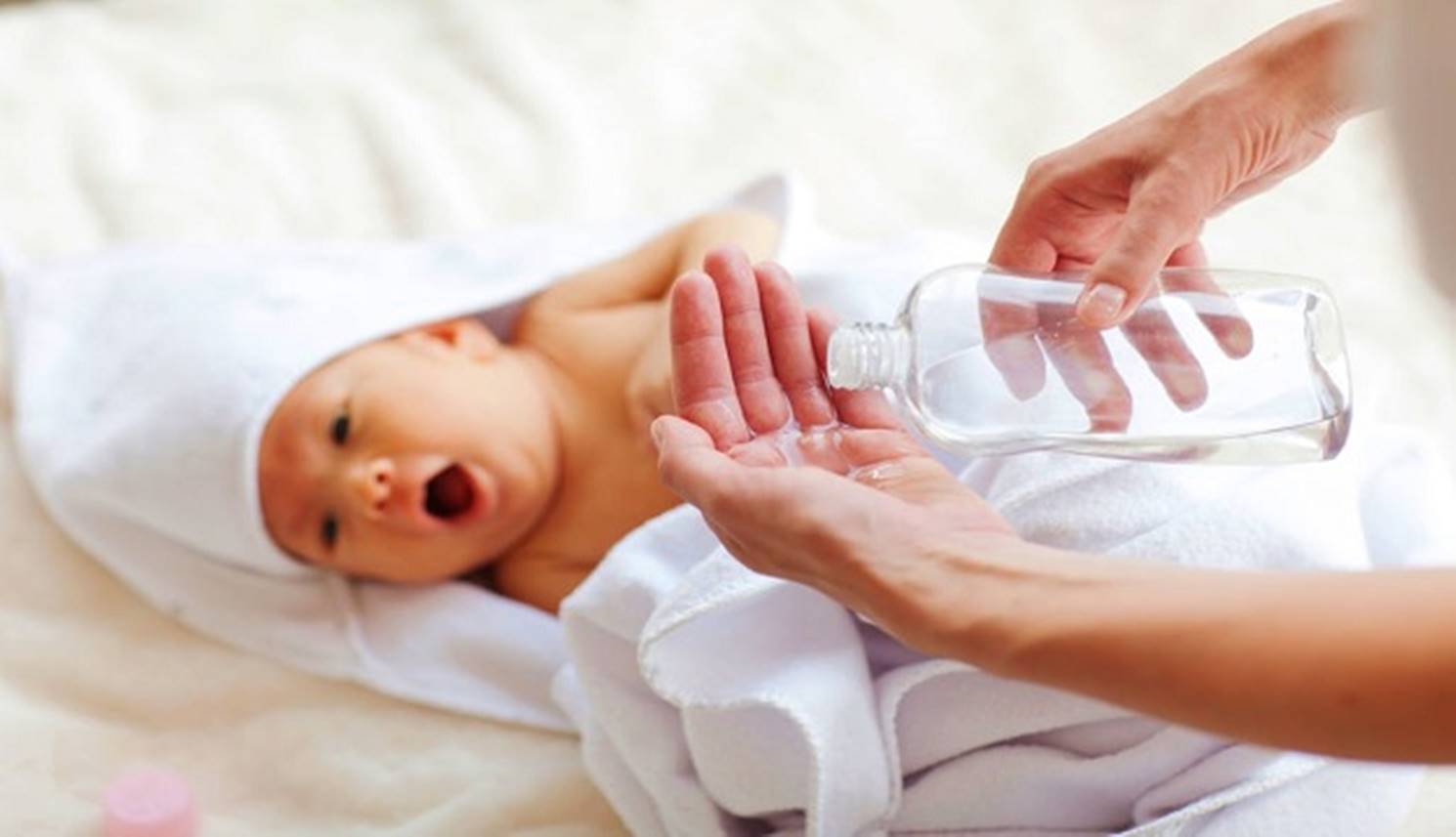 5 truques de beleza com óleo de bebê que vão te surpreender