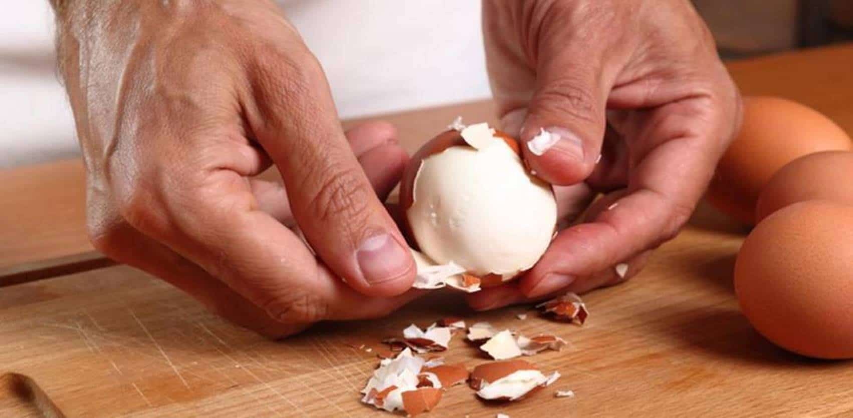 Quatro maneiras infalíveis de descascar um ovo cozido sem quebrá-lo