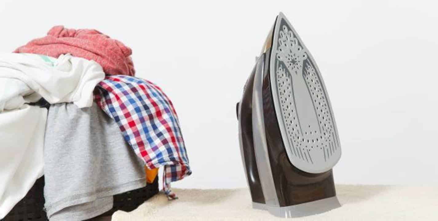 Seis truques infalíveis para tirar amassado da roupa sem usar o ferro