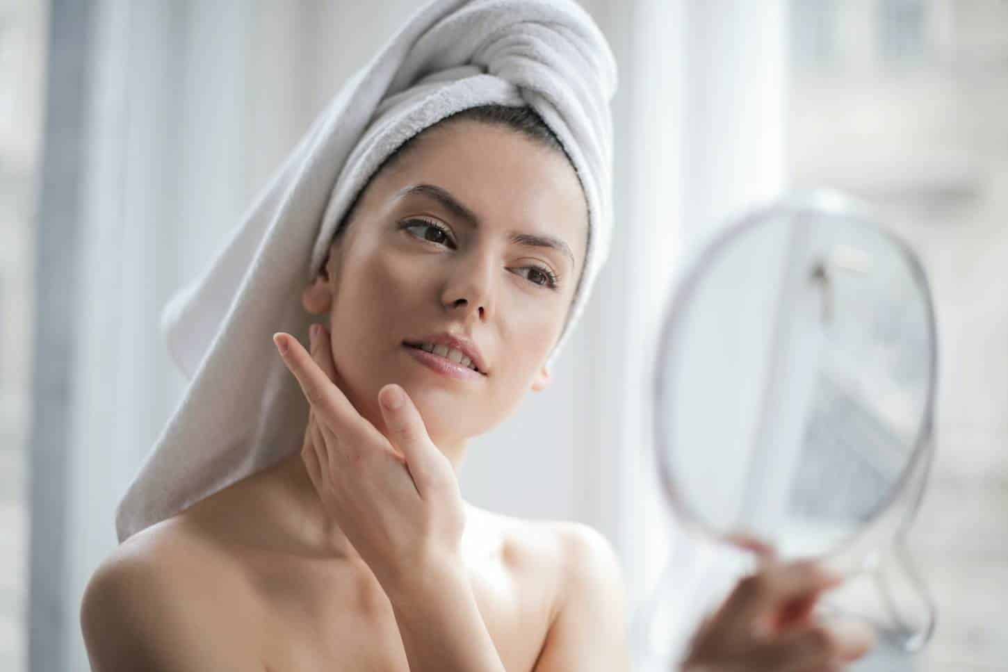 Chá branco e mamão: revitalize seu rosto com este simples truque natural
