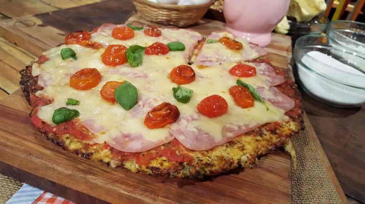 Desfrute sem culpa de uma deliciosa pizza sem farinha: aprenda a receita