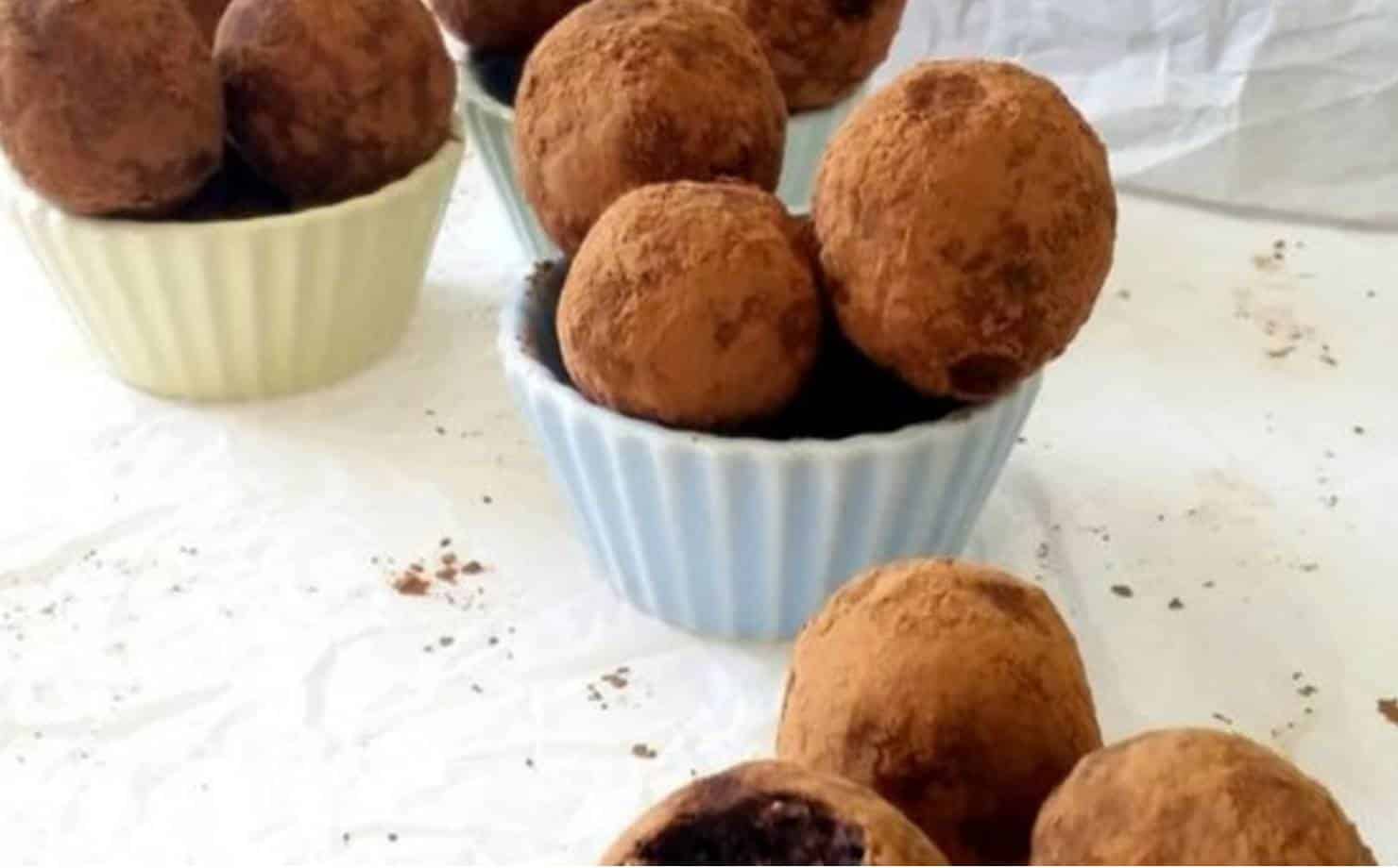 Doce e saudável: bolas de chocolate e amendoim em 5 minutos 