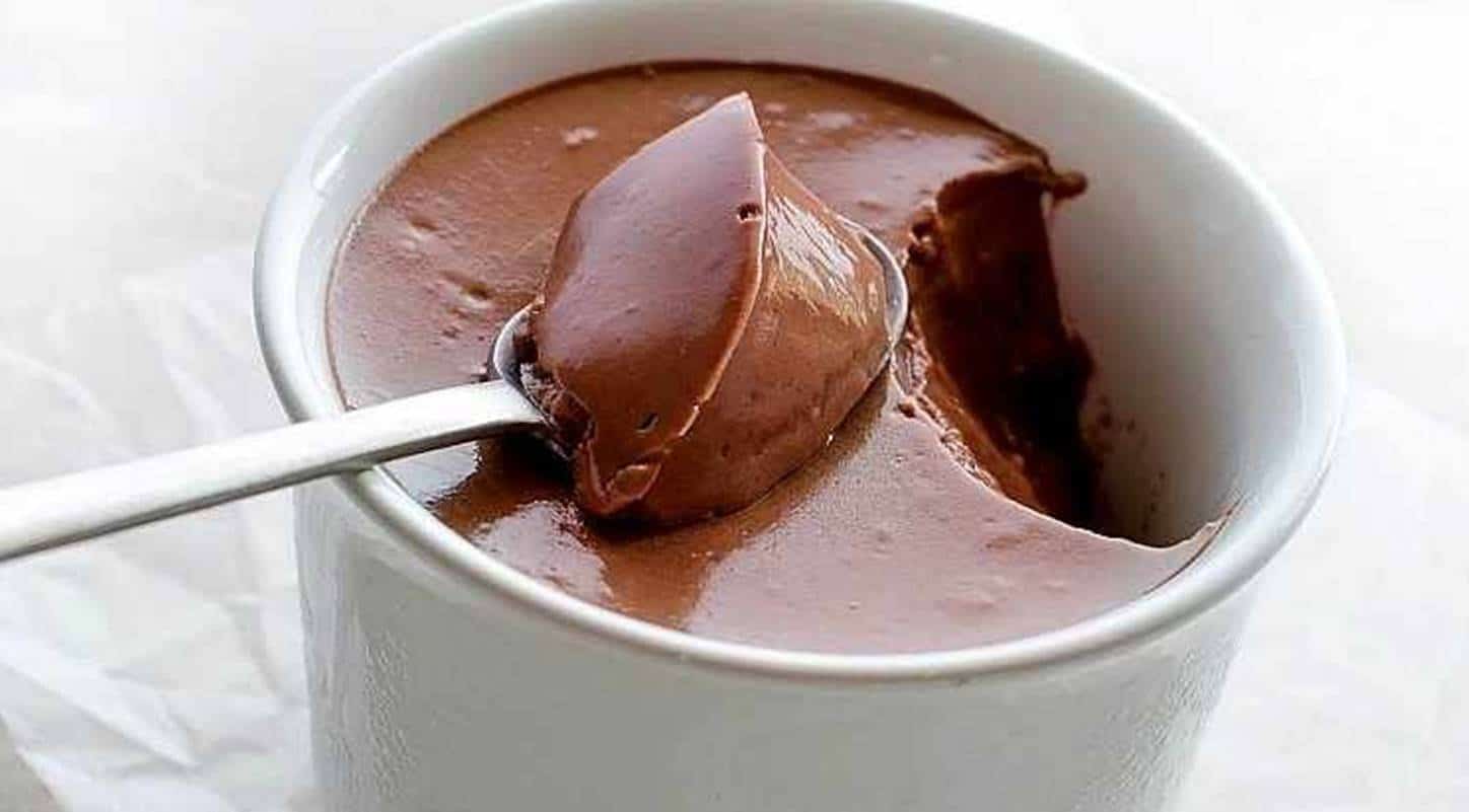 Sobremesa de chocolate sem leite, sem farinha e sem açúcar: fácil e saudável