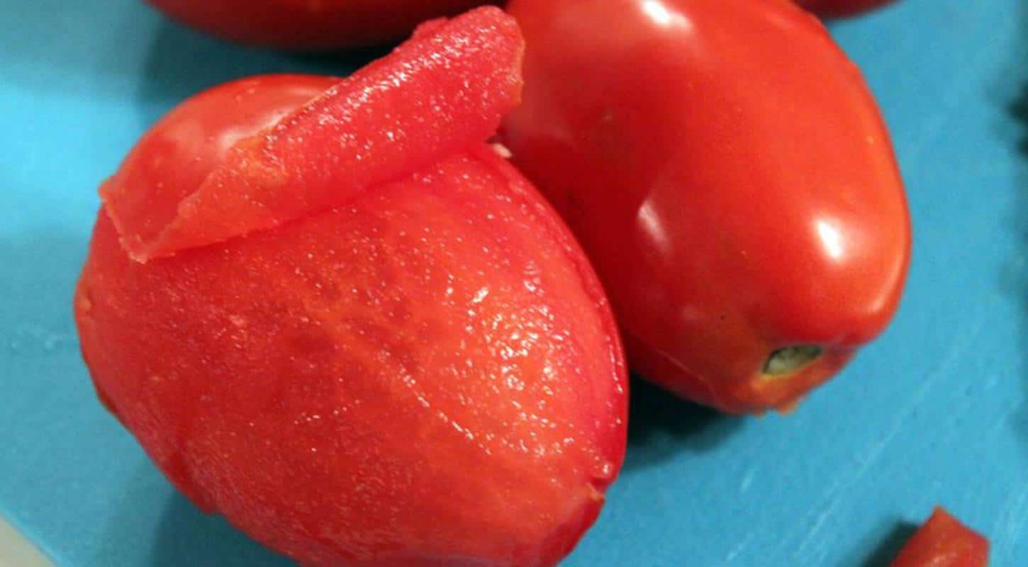 Como descascar tomates: 3 truques para fazer em segundos
