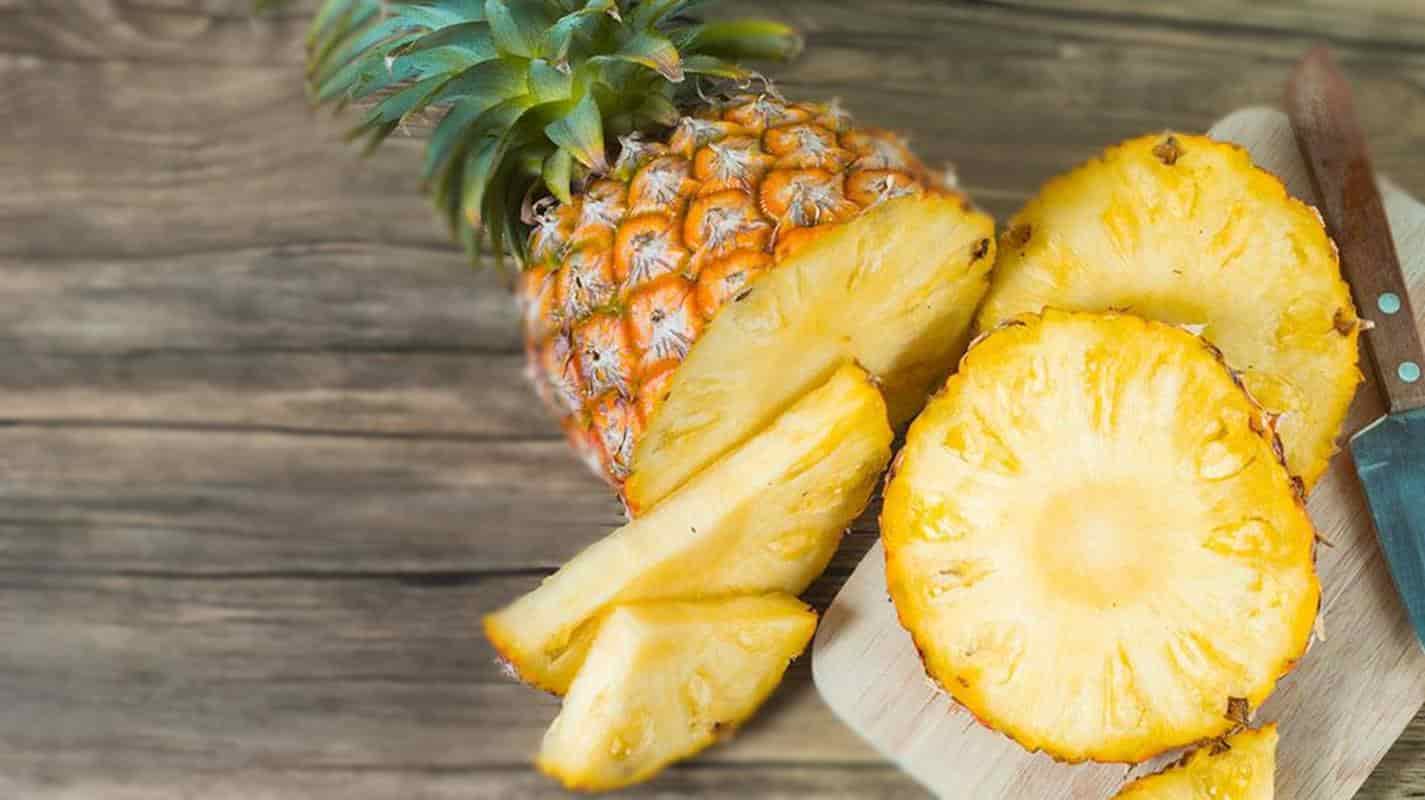 Benefícios do abacaxi para o intestino, pele e imunidade