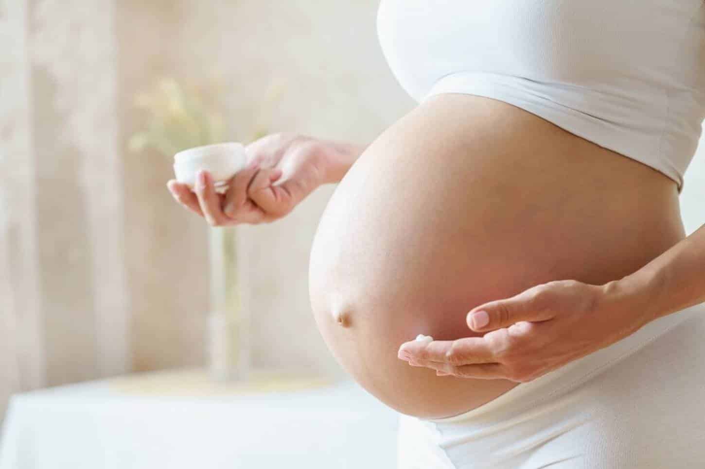 Óleos naturais para prevenir estrias e cuidar de pele durante a gravidez