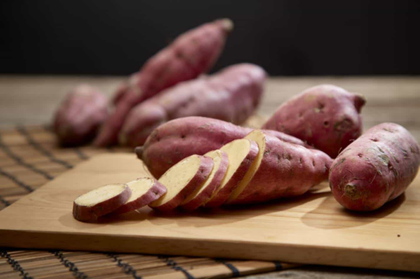 Como assar batata doce no micro-ondas: receita fácil, rápida e saudável