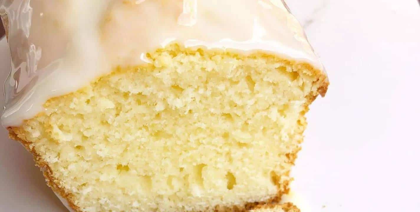 Delicioso e fofo: Prepare este bolo de limão e leite condensado