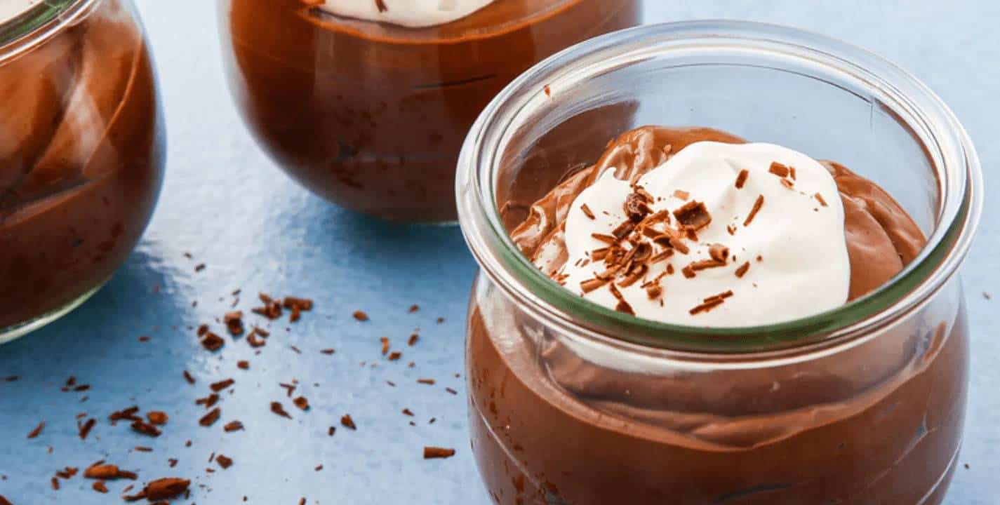 Em 10 minutos no copo: faça a sobremesa de chocolate mais fácil sem cozinhar
