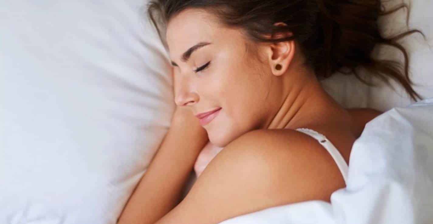 Por que você fica mais bonita quando dorme bem? Descubra e pratique
