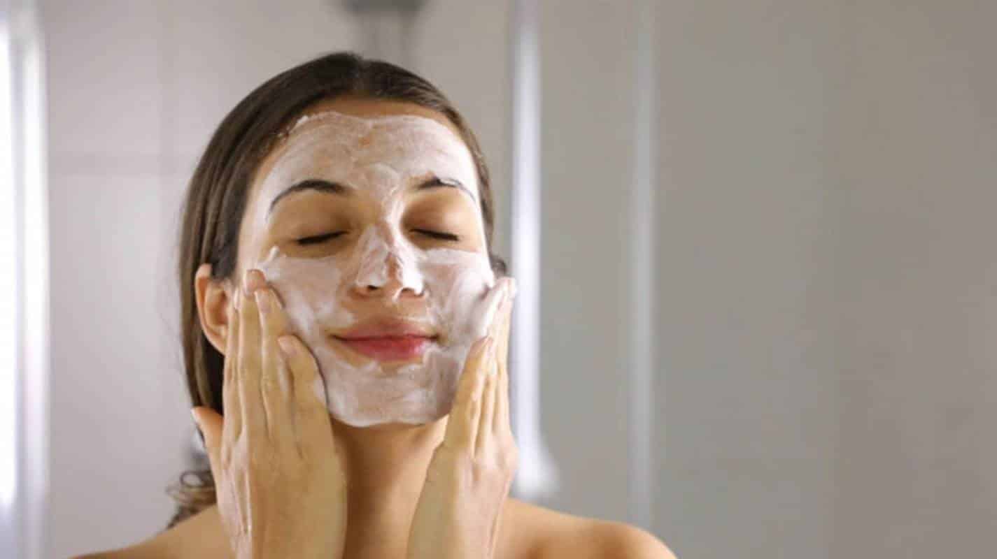 Máscara esfoliante de arroz caseira: como usar para ter uma pele lisa