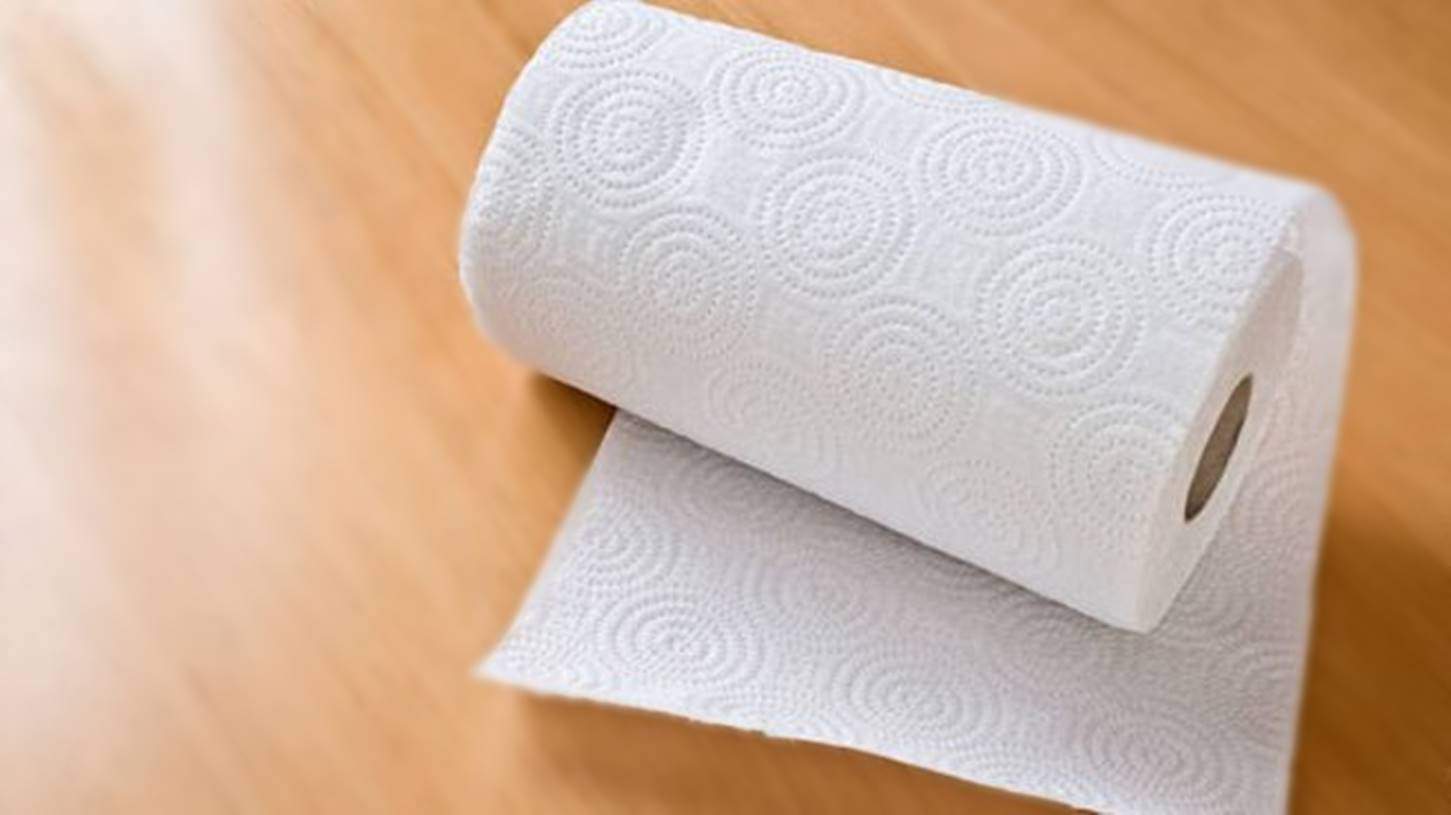 5 coisas que você nunca deve limpar com papel toalha