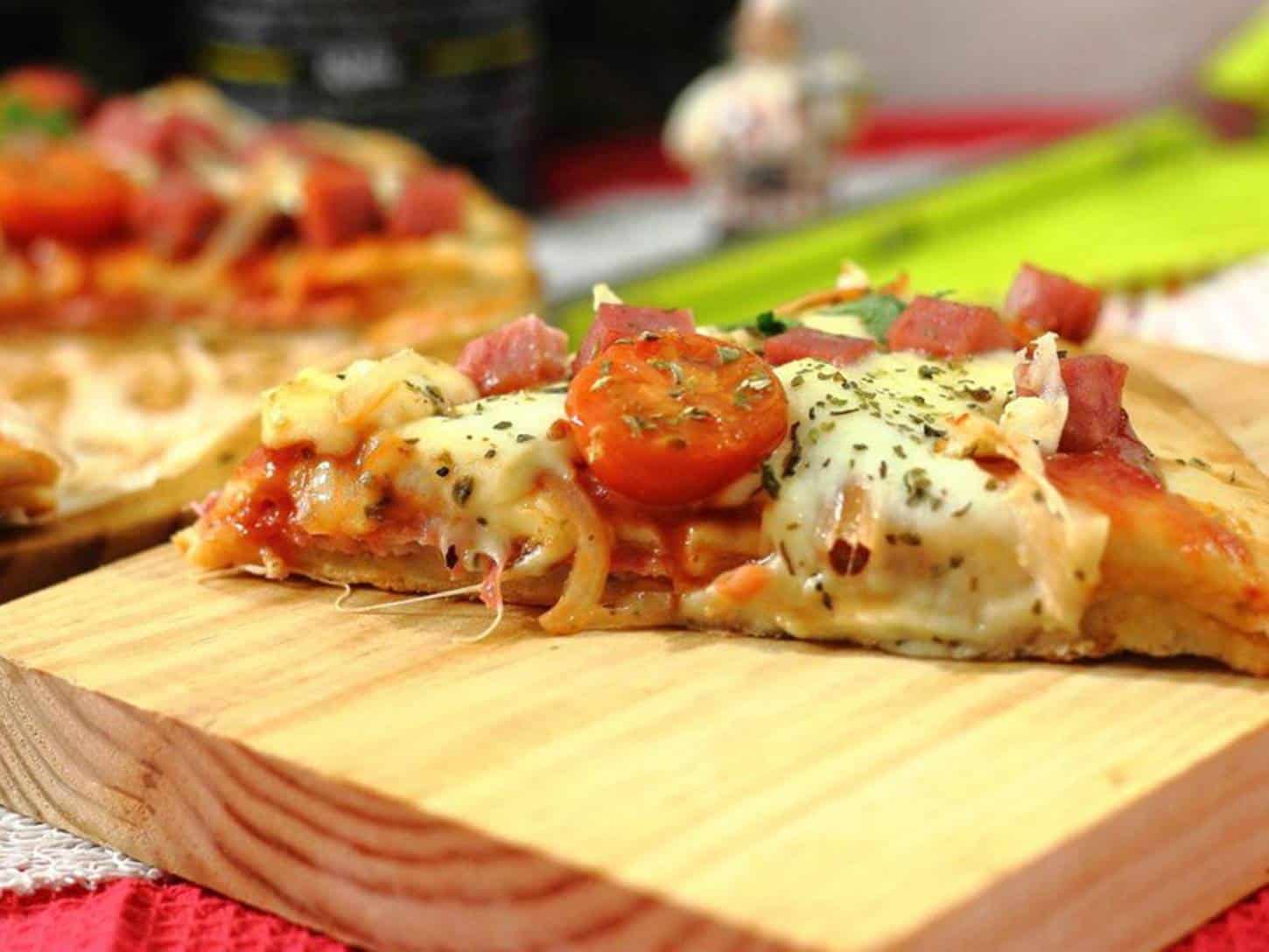 Como fazer pizza recheada: receita fácil de preparar que fica deliciosa