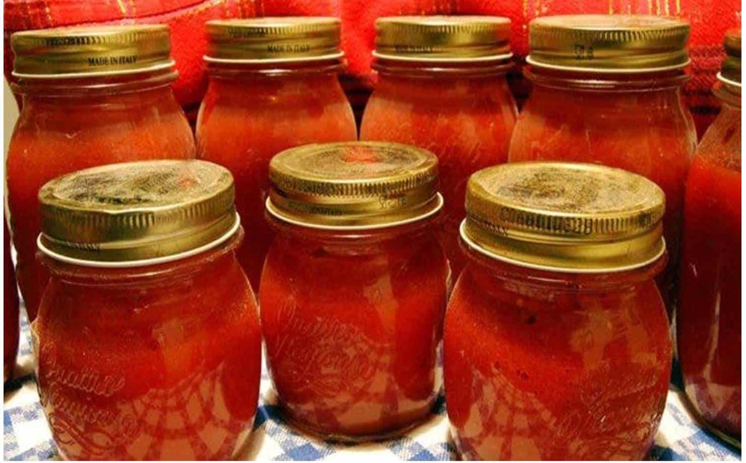 Aprenda a fazer conserva natural de tomate e não terá mais desperdícios
