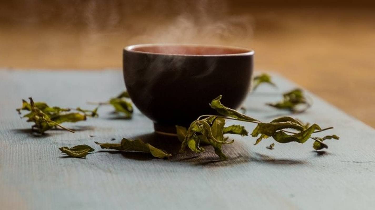 Aprenda a fazer chá verde com limão e aproveite seus benefícios