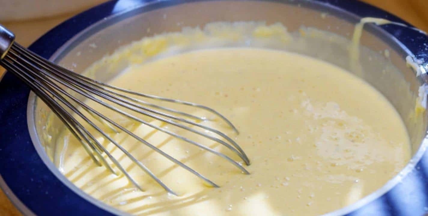 Como fazer creme inglês cremoso e suculento com 4 ingredientes