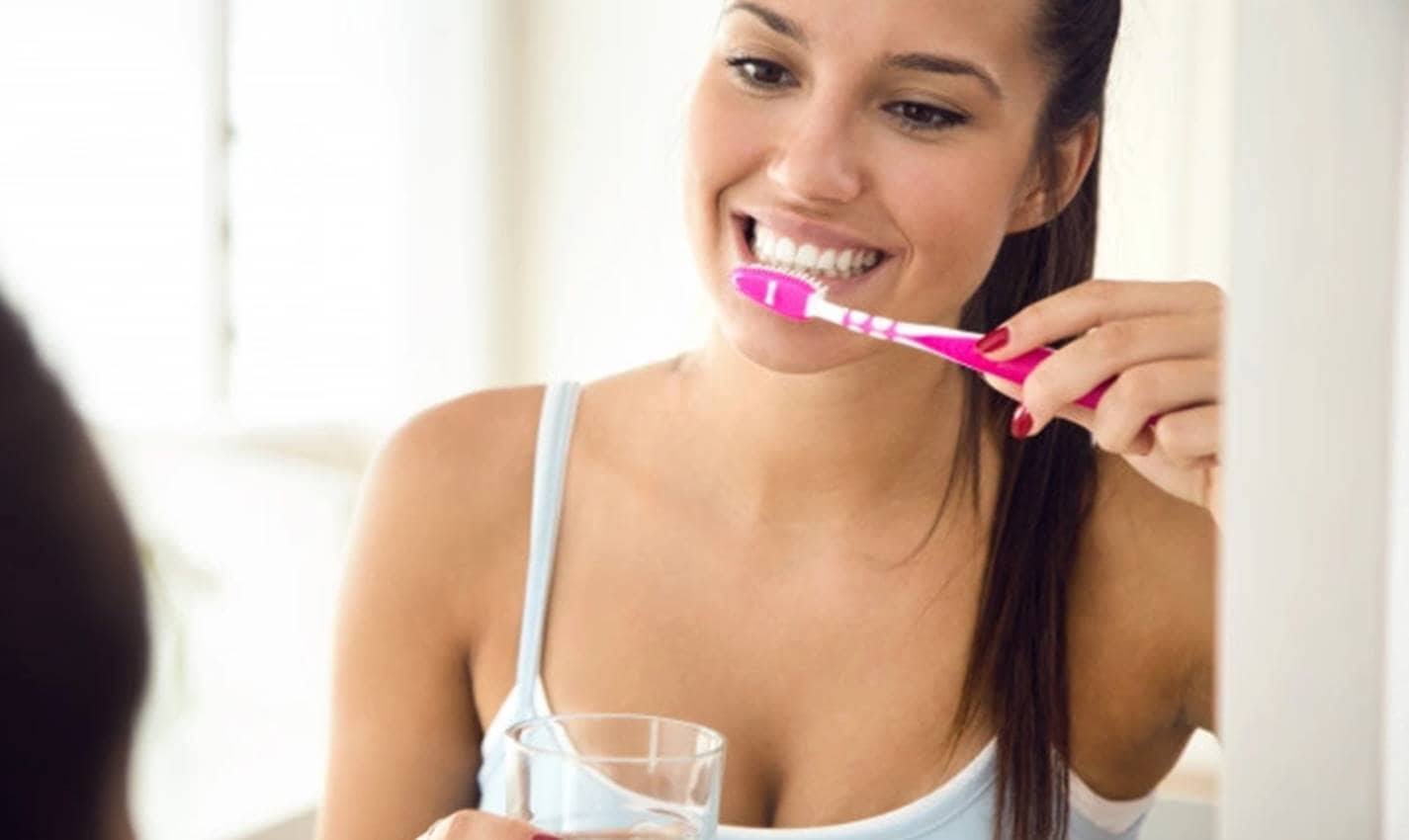 Truques fáceis para remover o tártaro dos dentes em casa