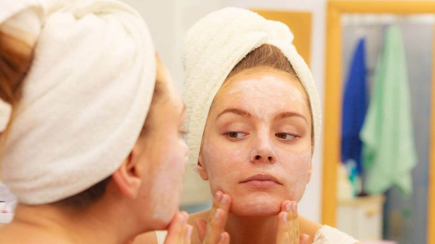 Aprenda a fazer a melhor rotina matinal de cuidados com a pele