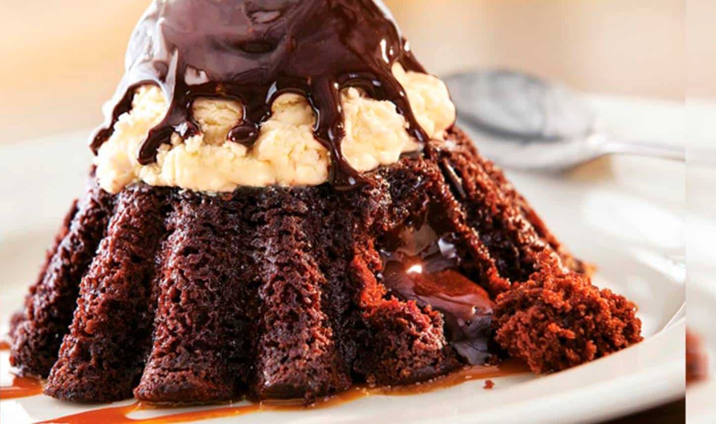 Surpreenda com um delicioso e fácil vulcão de chocolate e sorvete